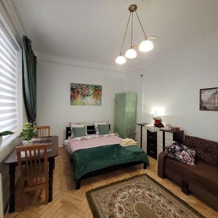 Central Apartment On Rynok Square Лвив Екстериор снимка