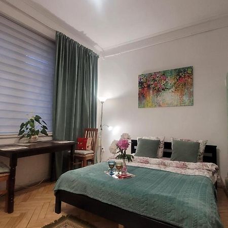 Central Apartment On Rynok Square Лвив Екстериор снимка