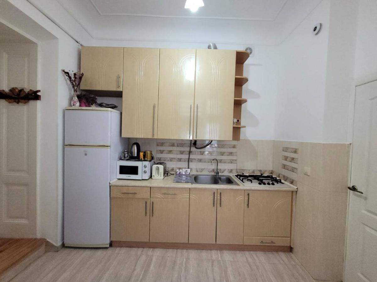 Central Apartment On Rynok Square Лвив Екстериор снимка