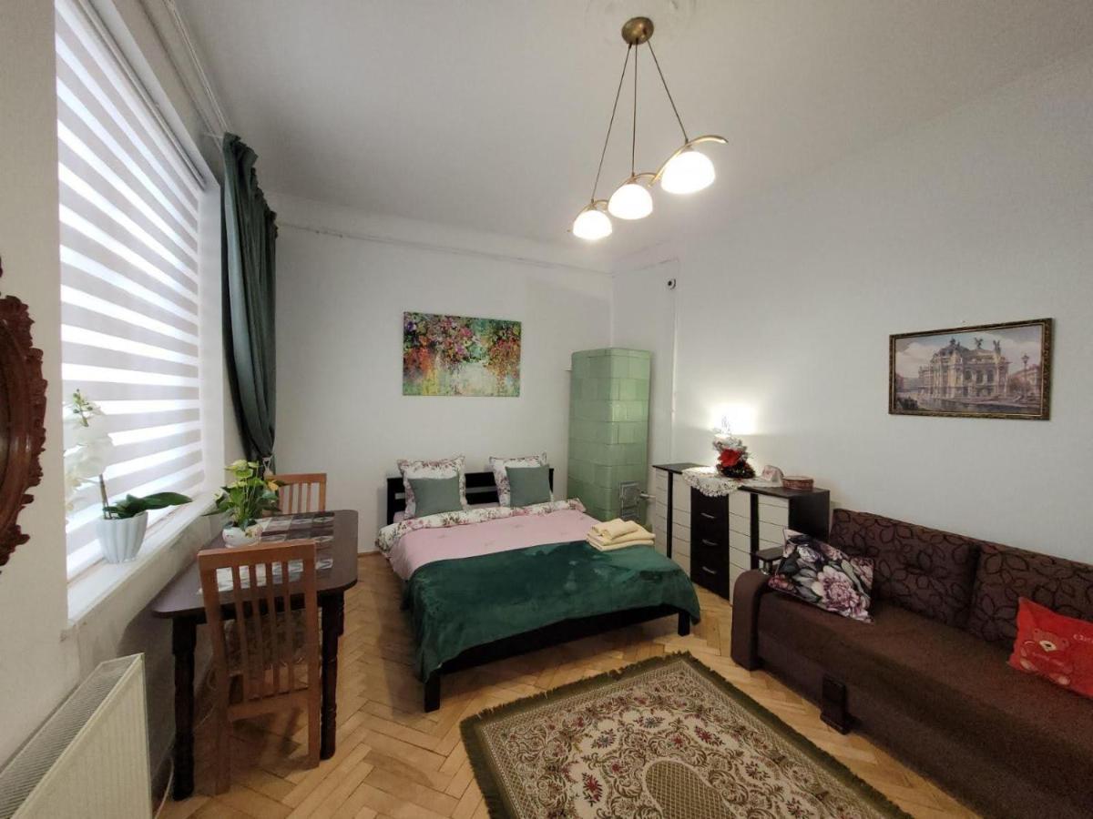Central Apartment On Rynok Square Лвив Екстериор снимка