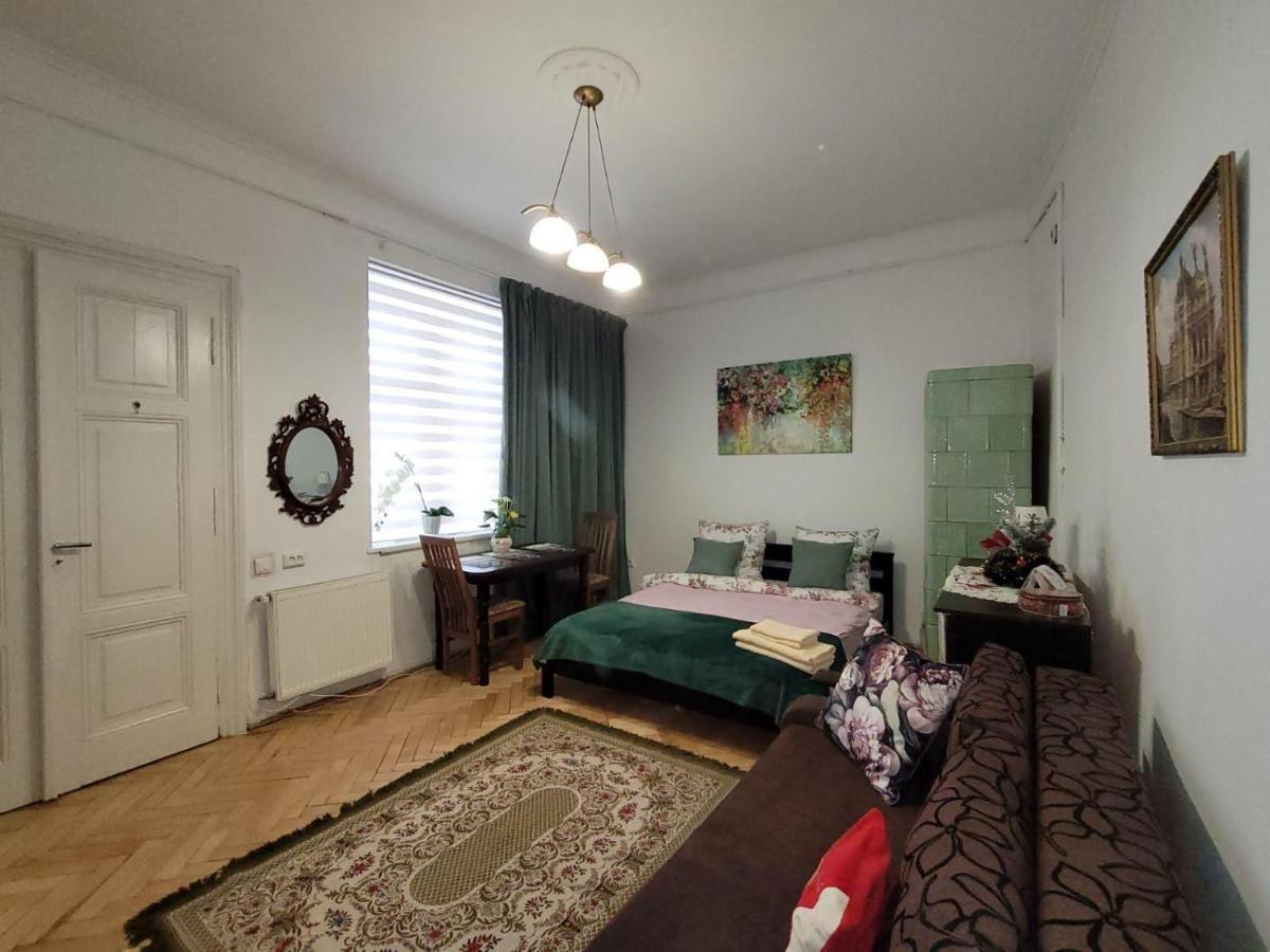 Central Apartment On Rynok Square Лвив Екстериор снимка