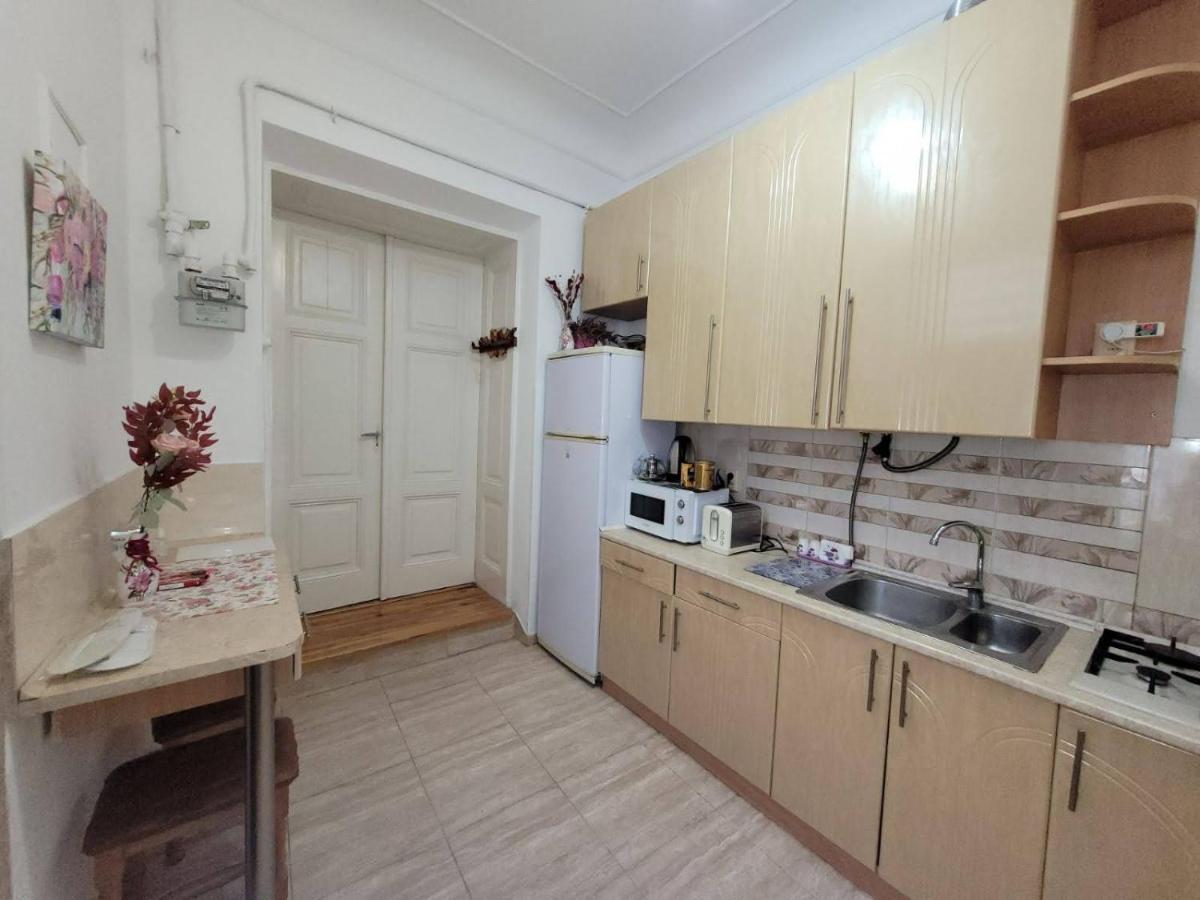 Central Apartment On Rynok Square Лвив Екстериор снимка