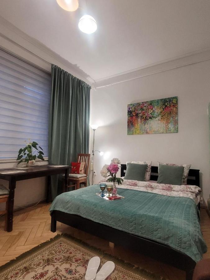 Central Apartment On Rynok Square Лвив Екстериор снимка